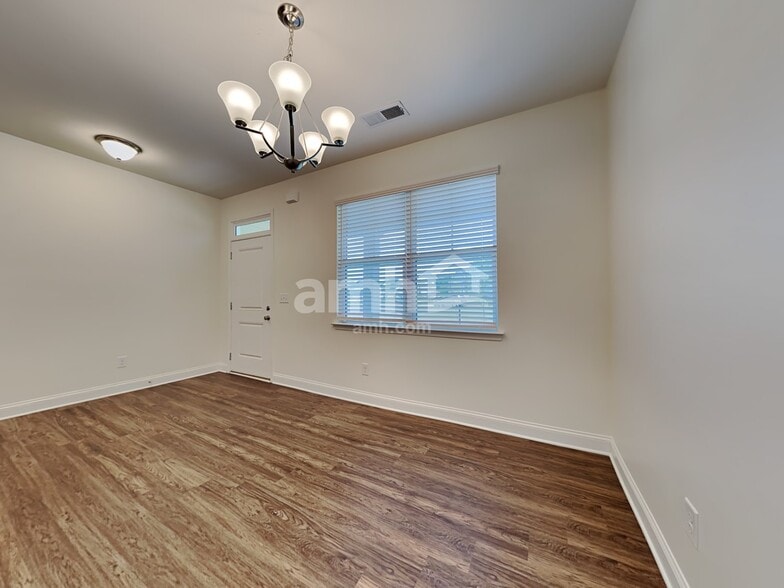 Building Photo - 5230 Wendover Wy