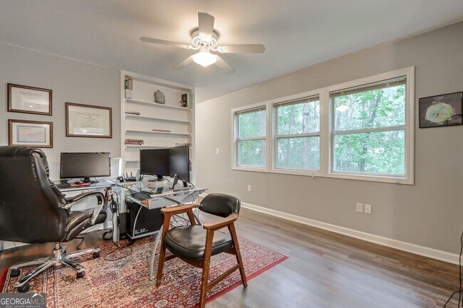 Building Photo - 428 Riverlake Ct