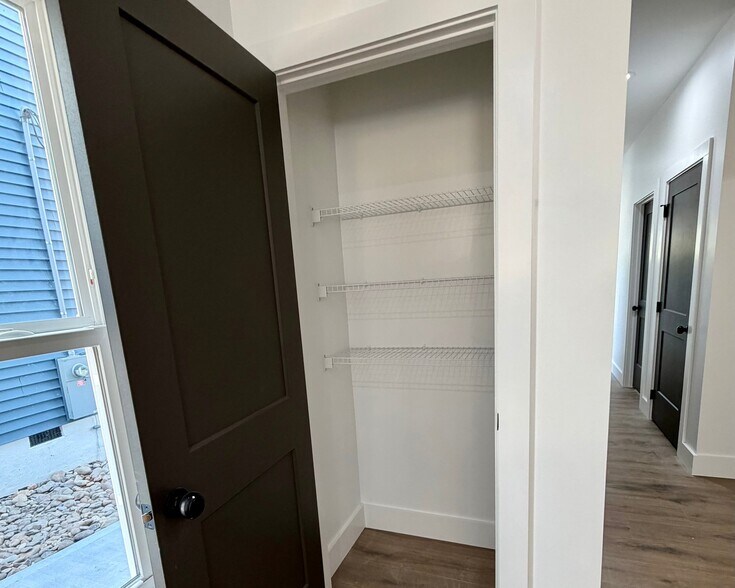 Building Photo - 3425 Garden Dr