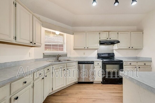 Building Photo - 1304 Riverview Ln