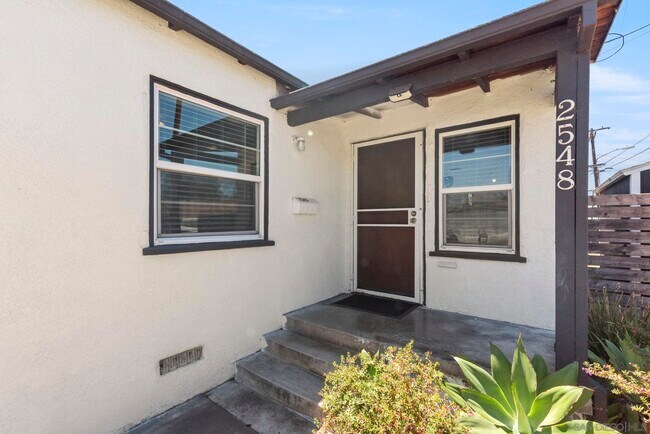 Building Photo - 2548 Violet St