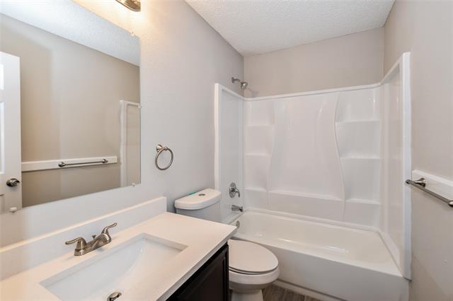 Building Photo - 2406 Garden Creek Dr