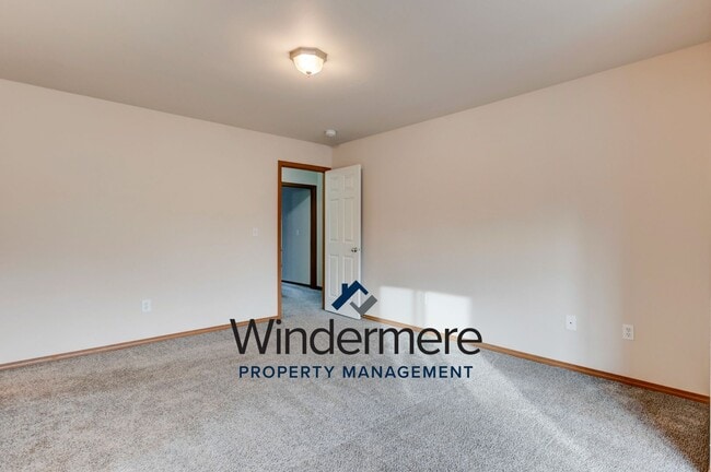 Building Photo - Two story 4 bedroom 2.5 bath Home.