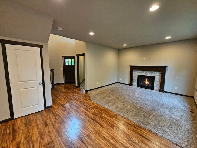 Building Photo - 713 Park Ln