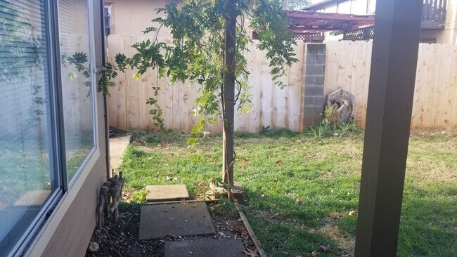 Building Photo - 1071 Bond St