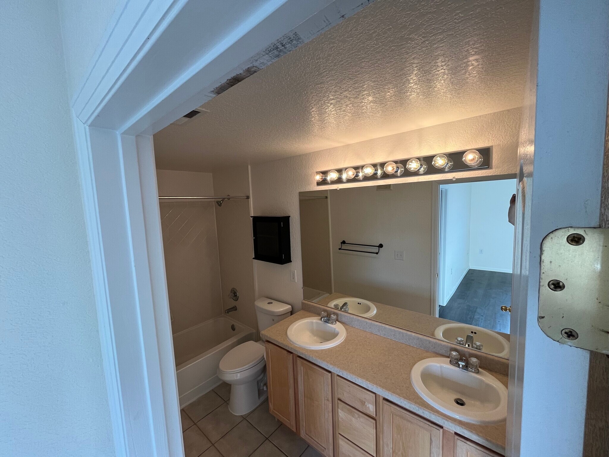 Master Bath - 5534 Lewis St