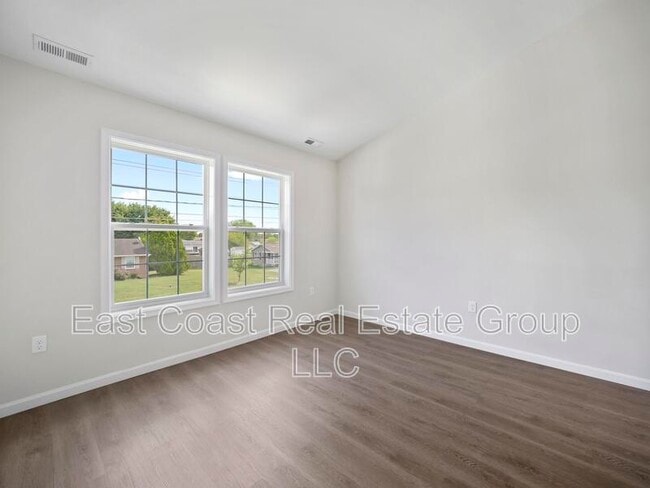 Building Photo - 105 Natural Way