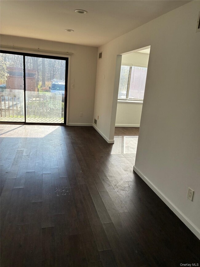 Building Photo - 401 Town Hill Condominium