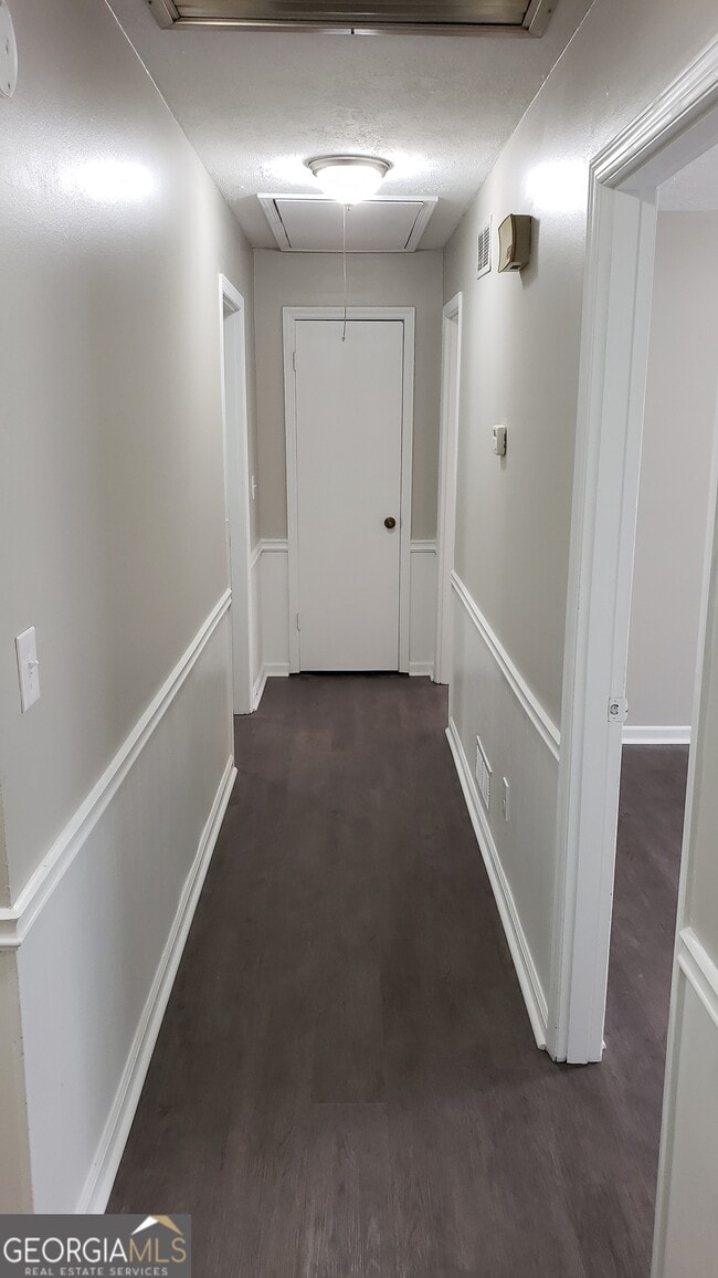 Building Photo - 4270 E Hamill Dr