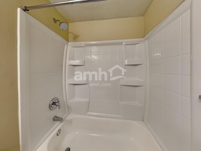 Building Photo - 31 W Clear Water Dr