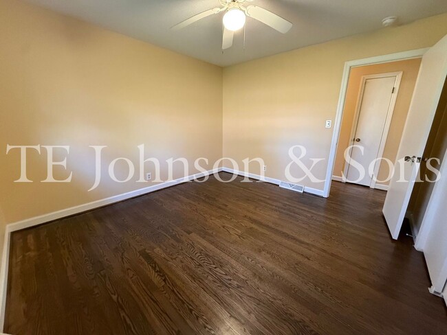 Building Photo - Spacious 4BR Home with Finished Basement, Screened Porch & Garage in Winston-Salem