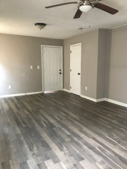 Building Photo - 1740 Lisbon Dr SW