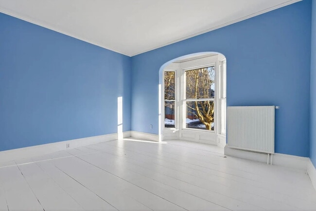 Building Photo - Beautiful First-Floor Condo in Portland’s West End