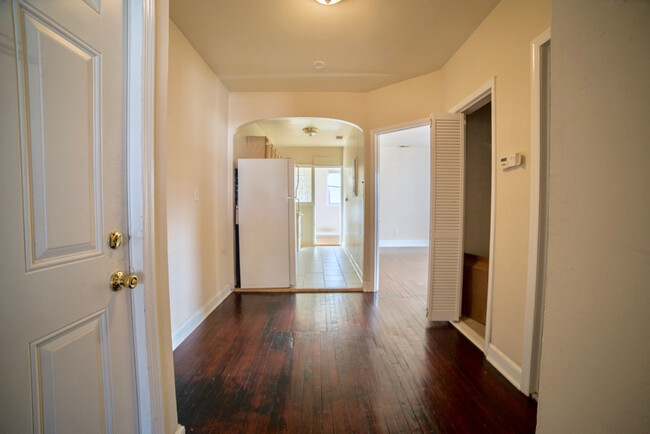 Building Photo - Spacious Kingman Park Apartment! One Bed P...