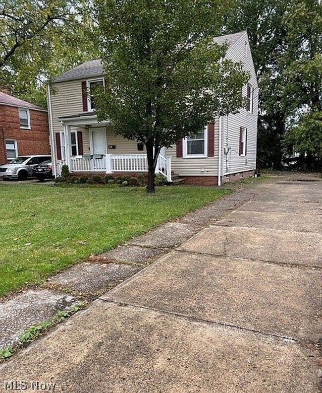 Building Photo - 2 Bedroom 1 bath Great location Euclid ave...