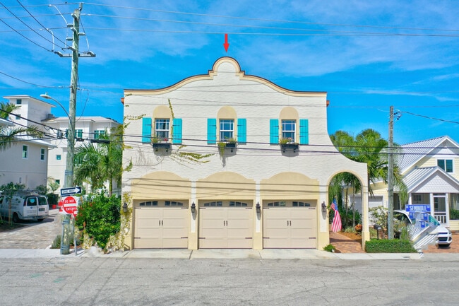 Building Photo - 57 SE Seminole St