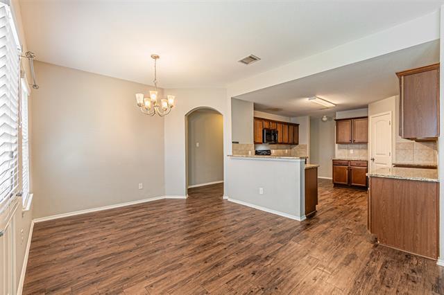 Building Photo - 1202 Pampa Grass Dr