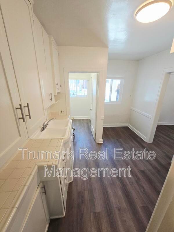 Building Photo - 1457 E Wilson Ave