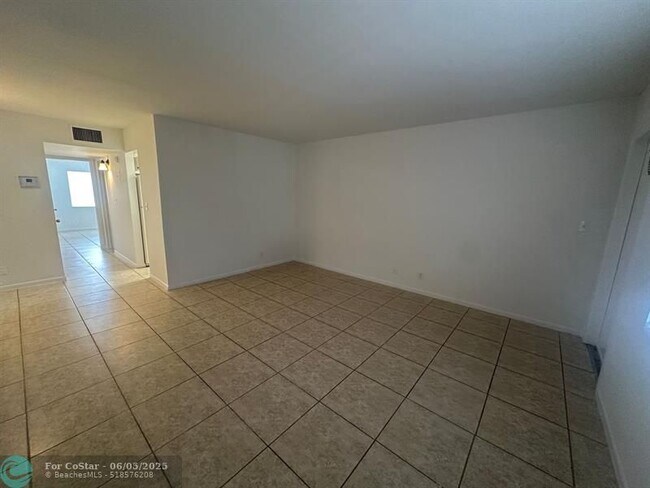 Building Photo - 515 S Sequoia Dr