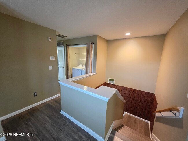 Building Photo - 104 Crete Ct