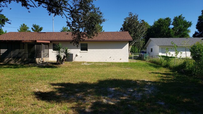 Building Photo - 2 Bed, 2 bath minutes from downtown Mt Dor...