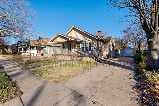 Building Photo - 806 N Faulkner St