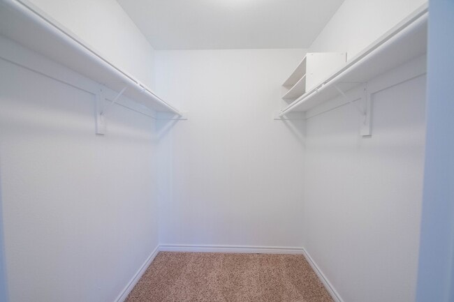 Building Photo - Charming 3-2 condo in private community wi...