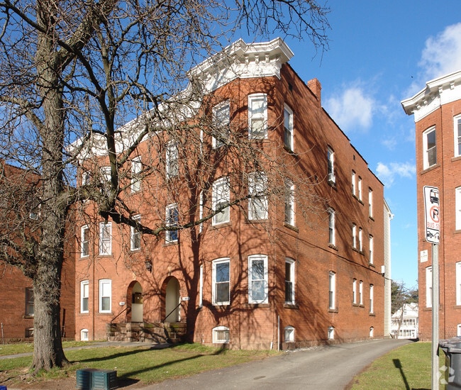 Building Photo - 144-146 New Britain Ave
