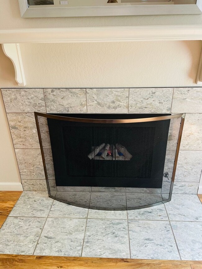 Building Photo - Gorgeous Completely Remodeled Single Story...
