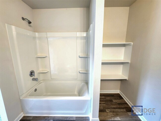 Building Photo - 10083 Cerritos dr