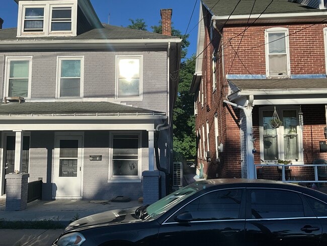 Building Photo - 40 N Poplar St