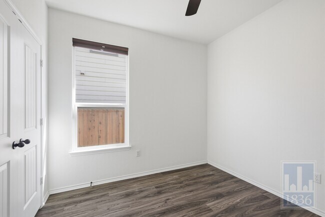 Building Photo - 408 Lynwood Gold Wy