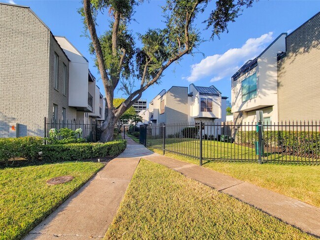 Building Photo - 1300 Augusta Dr