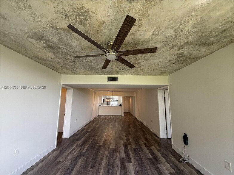 Building Photo - 1705 Whitehall Dr