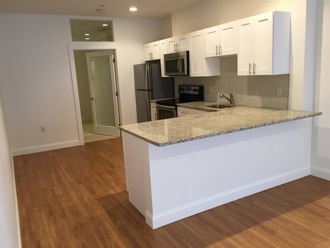 Building Photo - 875 Elm St