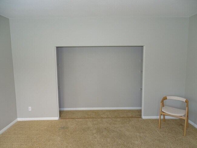 Building Photo - West Summerlin 5 Bedroom, Bed & Full Bath 1st Floor, Beauty