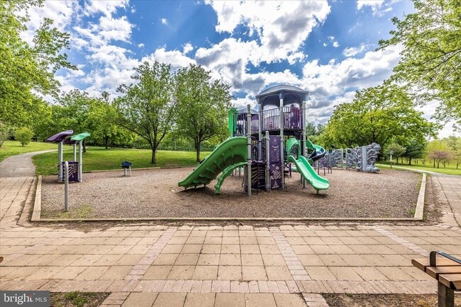 Building Photo - 106 Lamont Ln