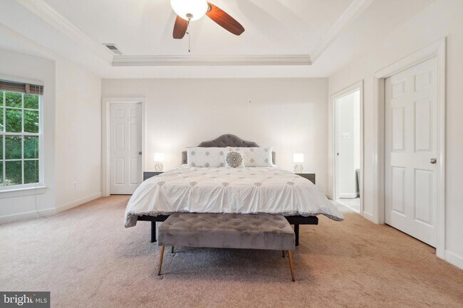 Building Photo - 5722 Callcott Way