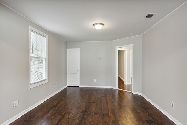 Building Photo - Large 3BR/1BA Eastside Savannah Home For Rent