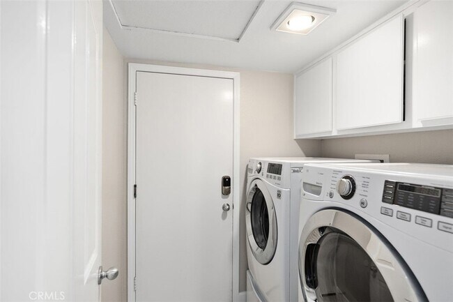 Building Photo - 12 Dauphin