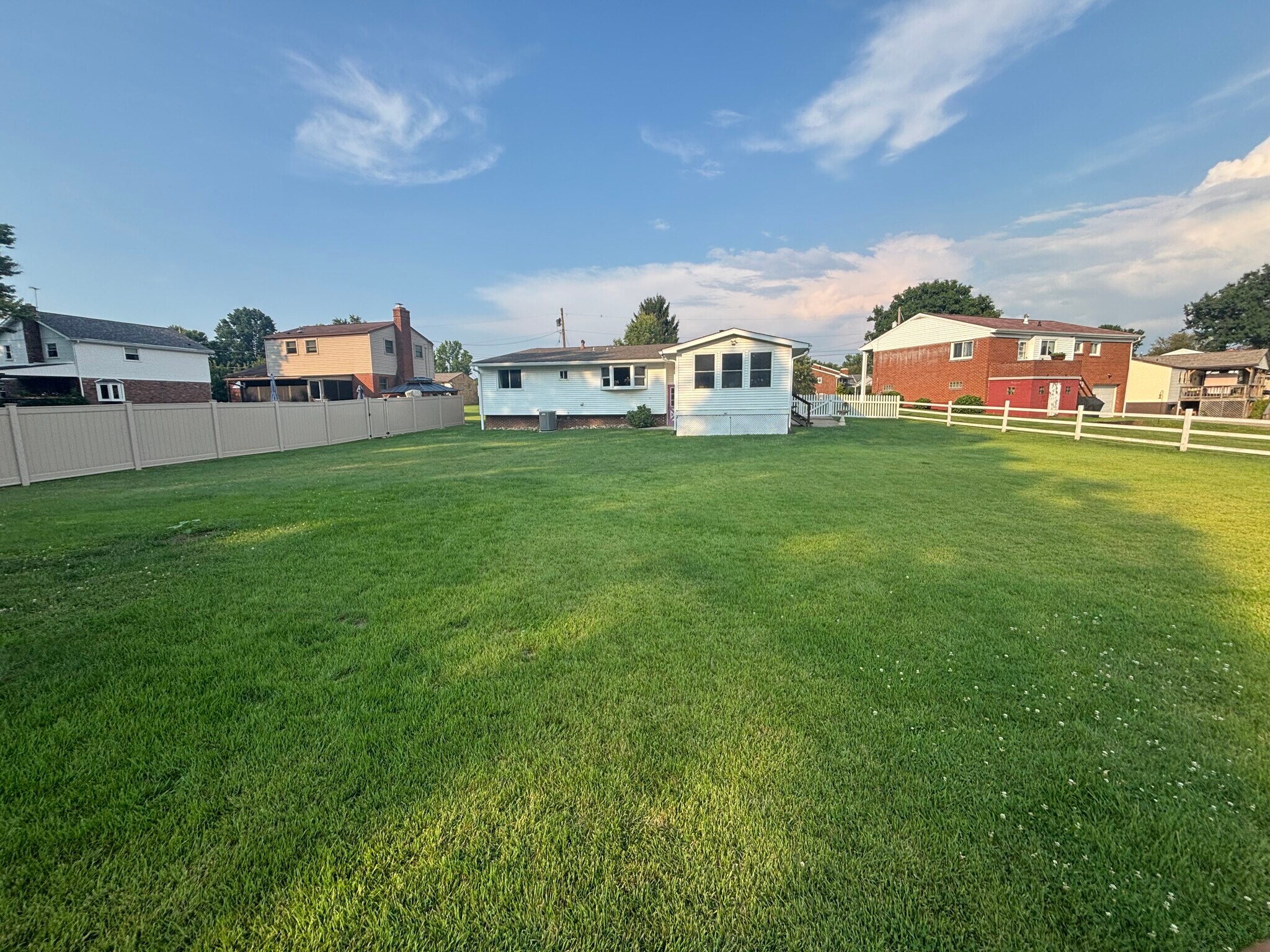 Building Photo - 225 Fairhaven Dr