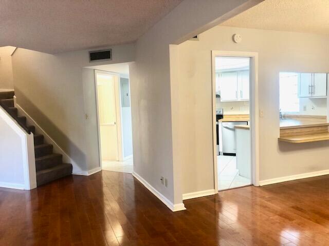 Building Photo - 4300 Hazel Ave