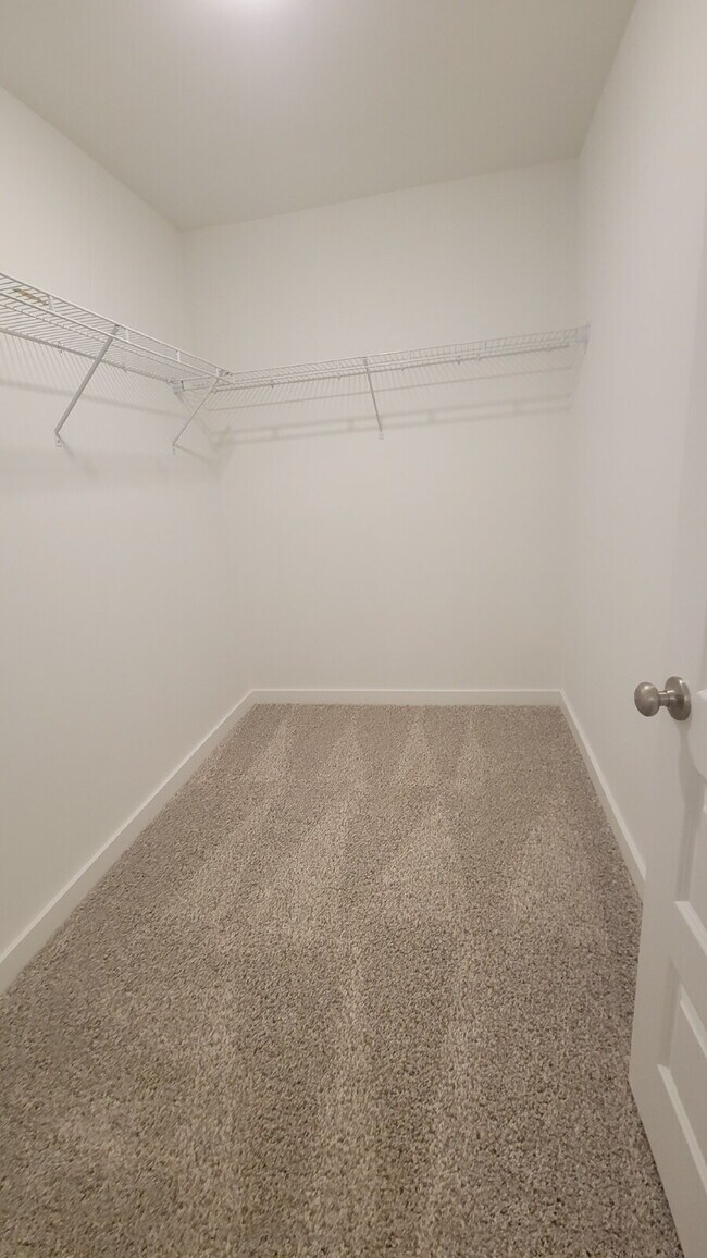 Building Photo - Section 8 Accepted!!! "Discover Comfort and Style: 3-Bed, 2.5-Bath Gem with Granite Elegance in H...