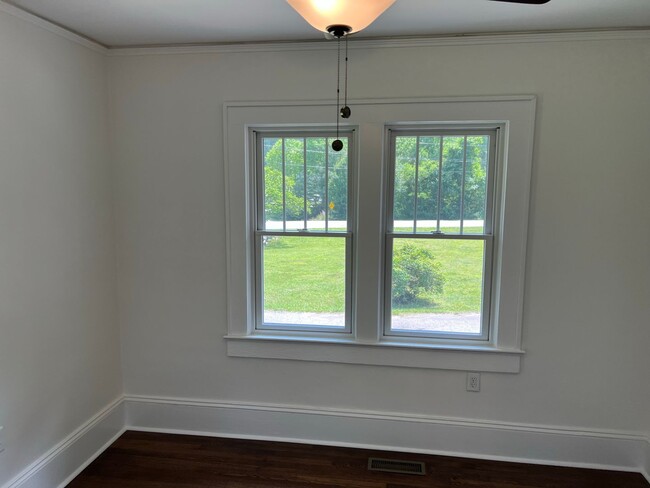 Building Photo - "Character Revived" Etowah Home and Guest ...