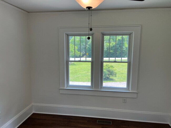 Building Photo - "Character Revived" Etowah Home and Guest House