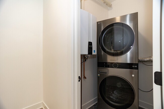 Building Photo - 1723 W Pierce Ave