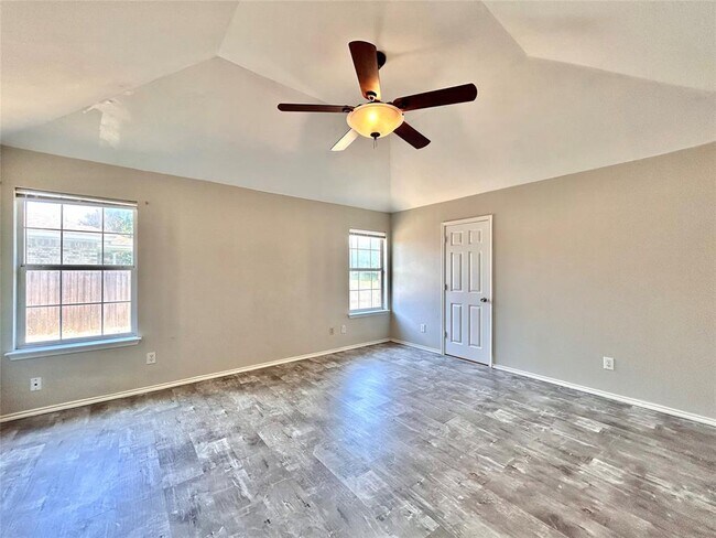 Building Photo - 404 Mesquite Cir