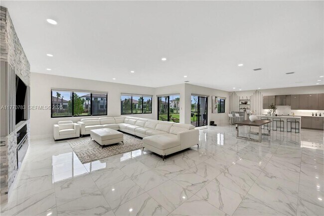 Building Photo - 4761 Sophia Dr