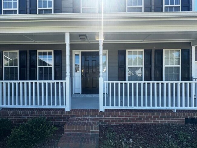 Building Photo - Spacious 3 Bedroom, 2.5 Bath Home with Bon...