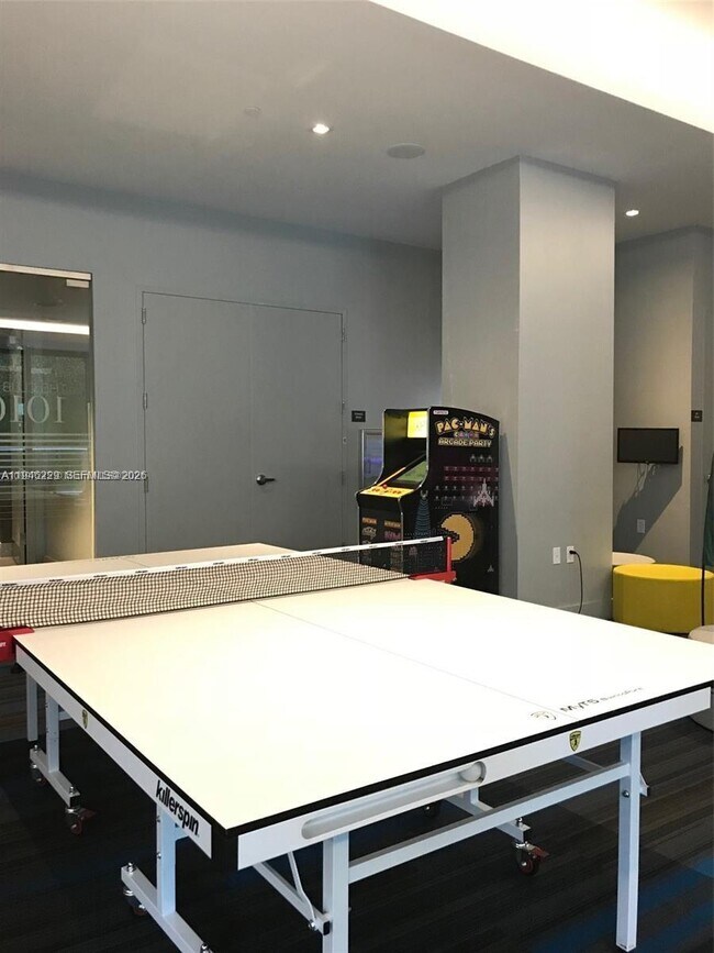 Building Photo - 1010 Brickell Ave